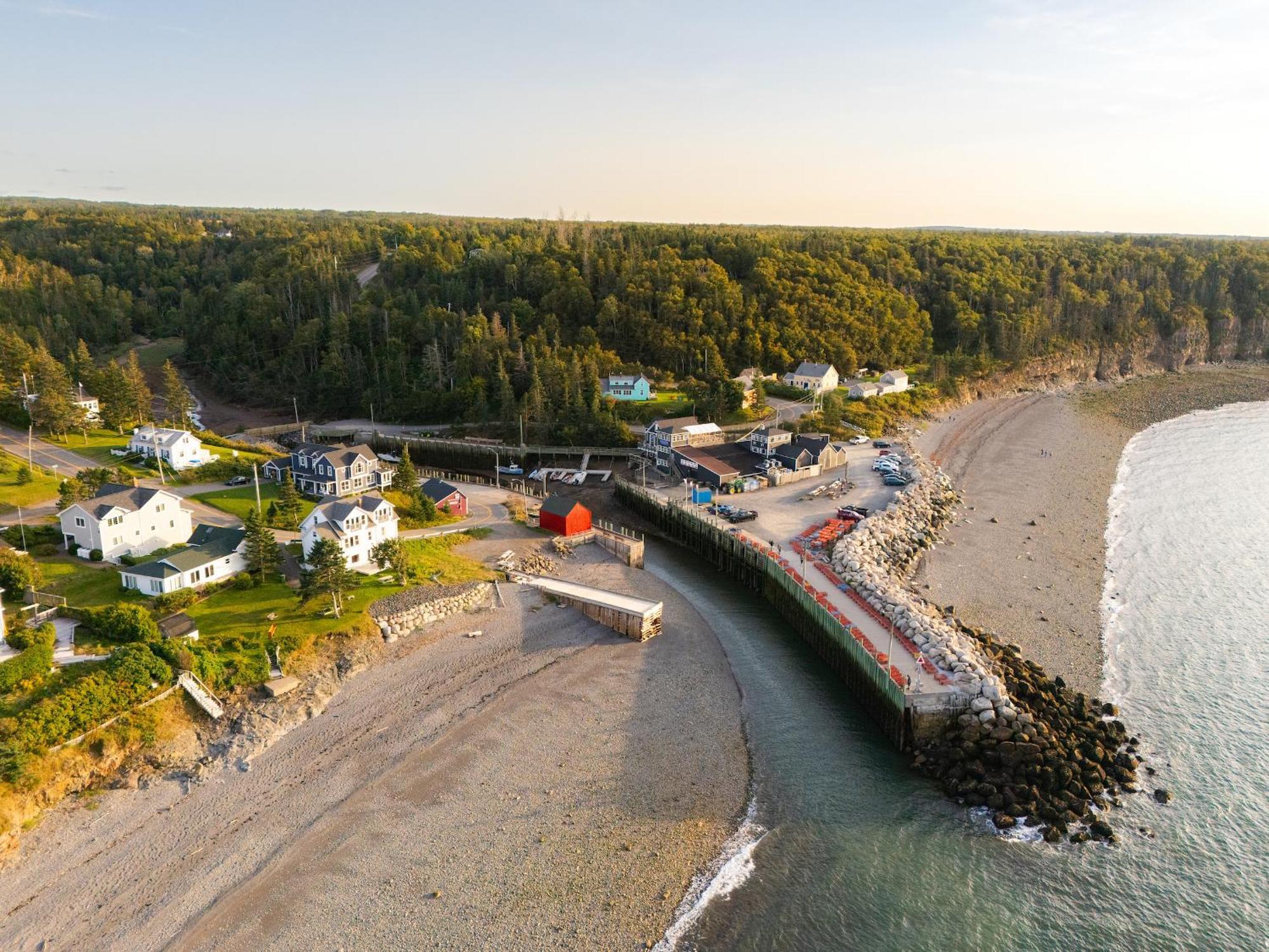 Tides Inn Guest Suites Halls Harbour 外观 照片